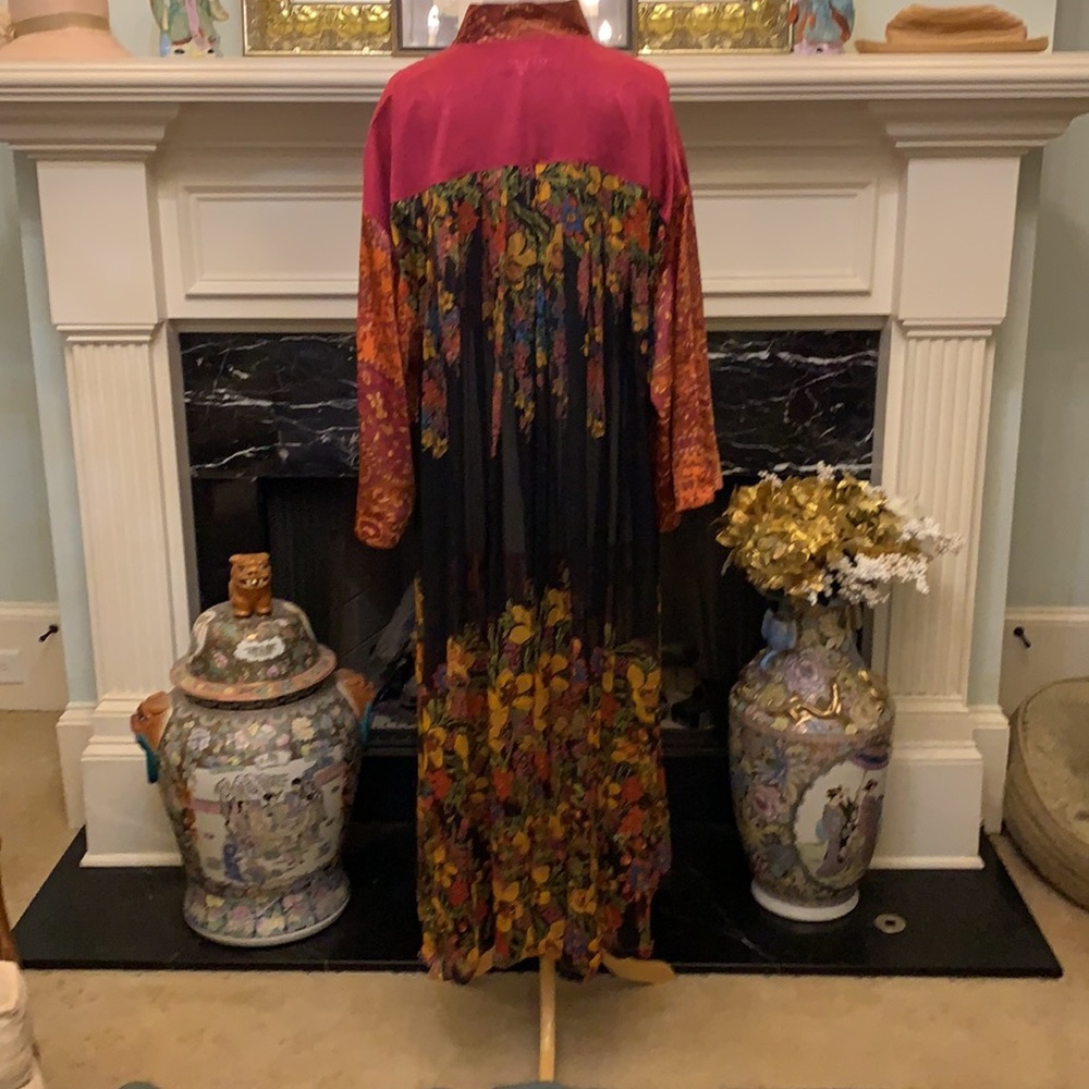 NWOT. “Free People” fuchsia print Kimono - Picture 5 of 7